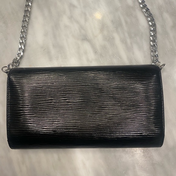 SOLD ✨Auth✨ Louis Vuitton Epi Crossbody - Picture 13 of 15